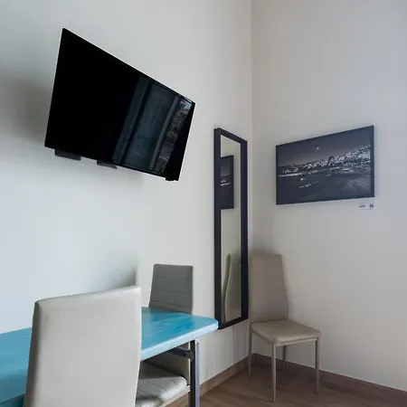 Station Housing By Dimorra 4* Naples